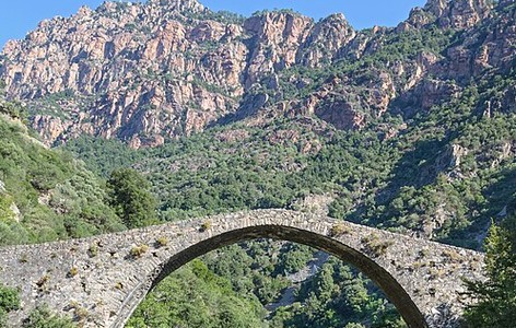Semicircular arch
