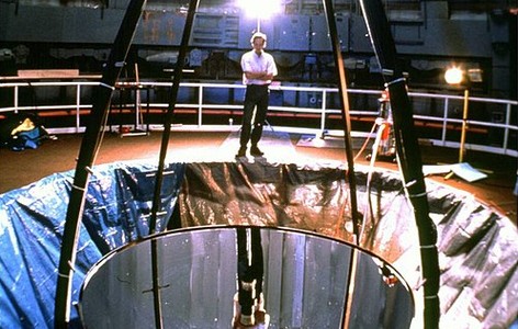 Liquid-mirror telescope